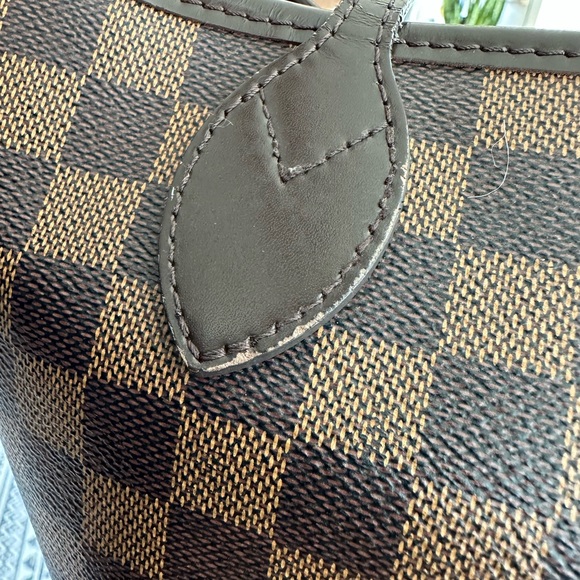 Louis Vuitton Neverfull MM - Picture 7 of 14